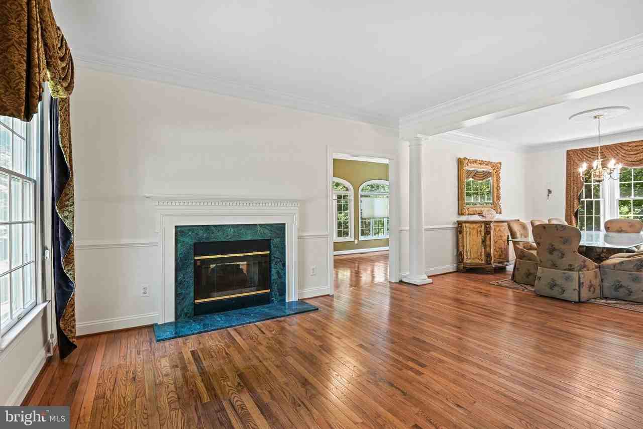 10509 Dunn Meadow Rd - Photo 7 of 50