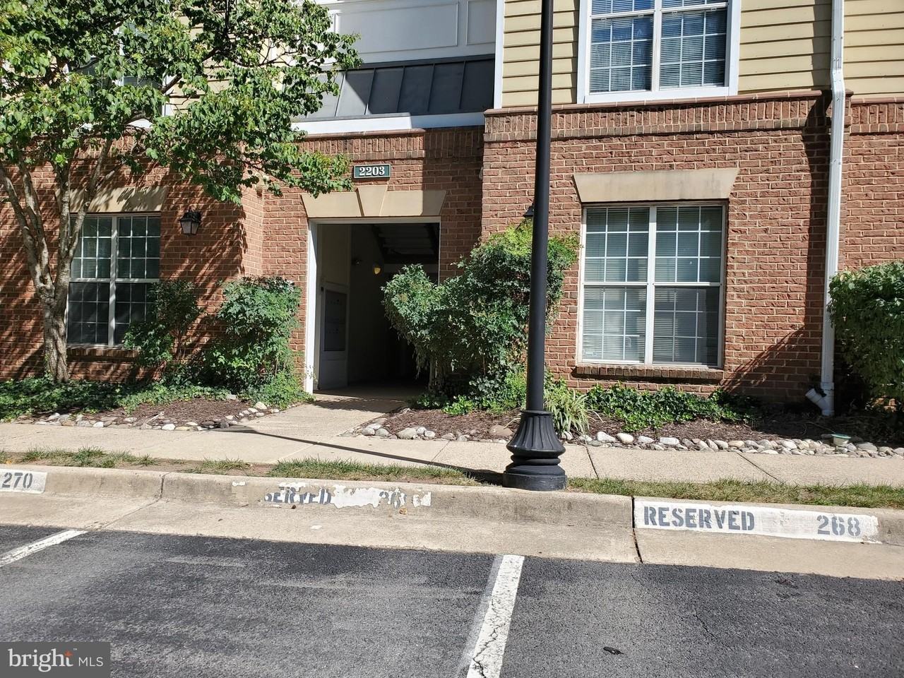 2203 Westcourt Ln Apt 102 #102 - Photo 2 of 25