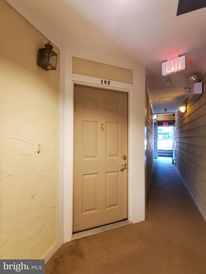 2203 Westcourt Ln Apt 102 #102 - Photo 3 of 25