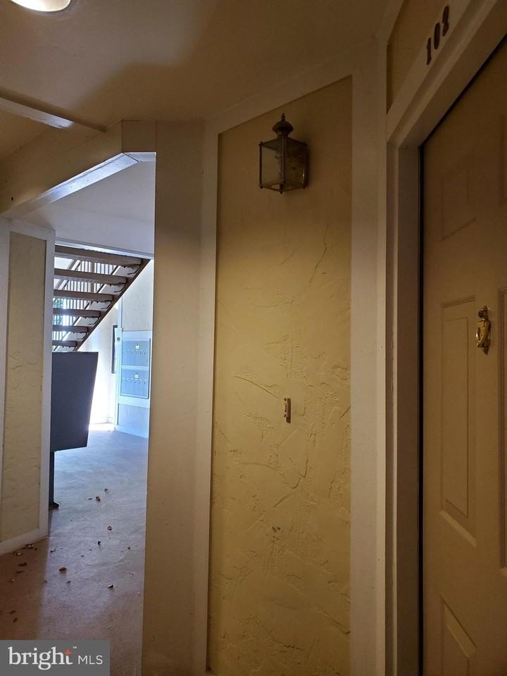 2203 Westcourt Ln Apt 102 #102 - Photo 4 of 25