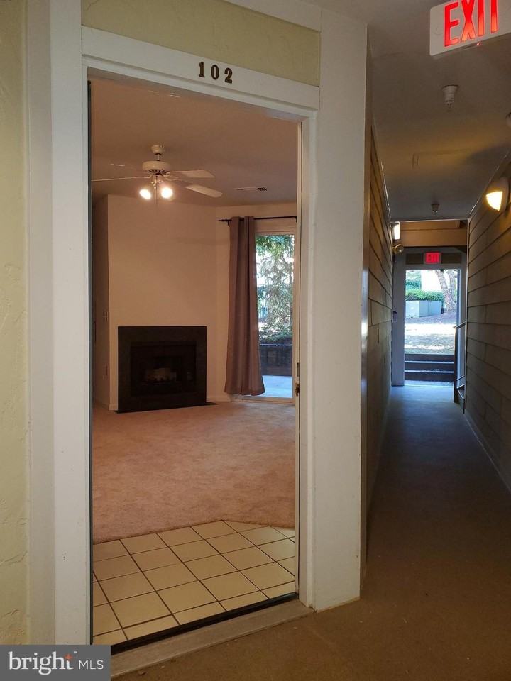 2203 Westcourt Ln Apt 102 #102 - Photo 5 of 25