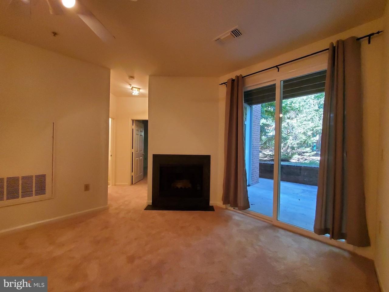 2203 Westcourt Ln Apt 102 #102 - Photo 7 of 25