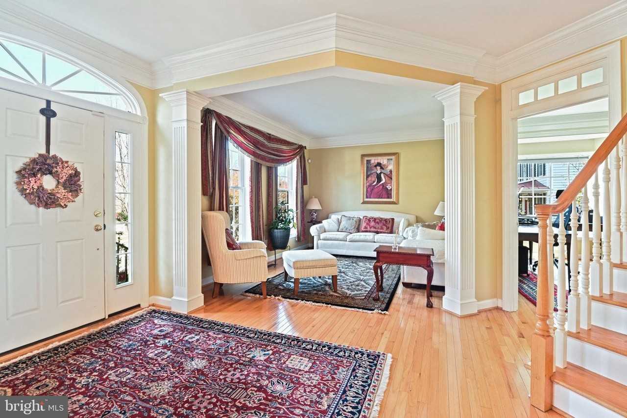 20553 Middlebury St - Photo 3 of 49