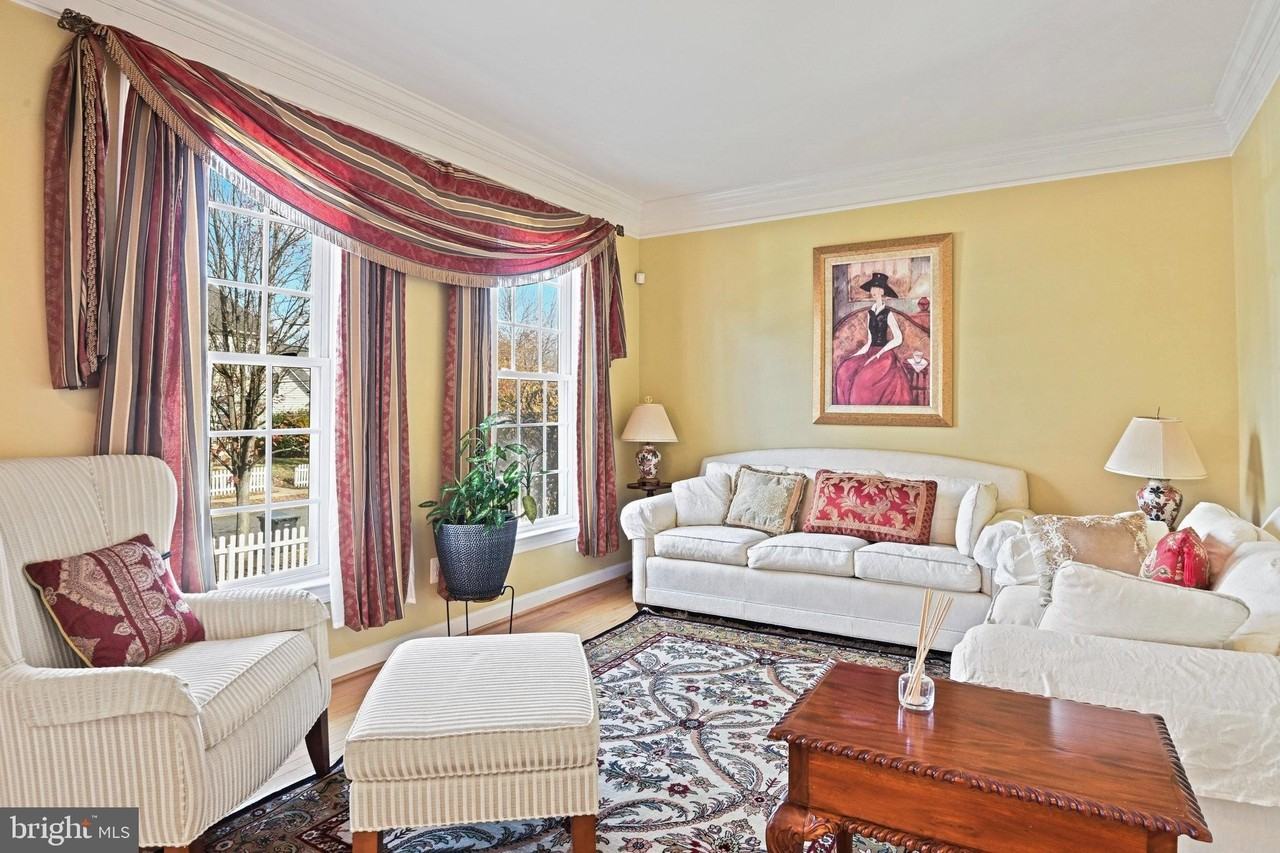 20553 Middlebury St - Photo 4 of 49