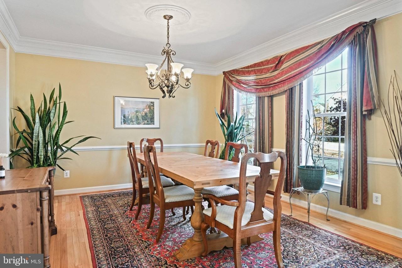 20553 Middlebury St - Photo 6 of 49