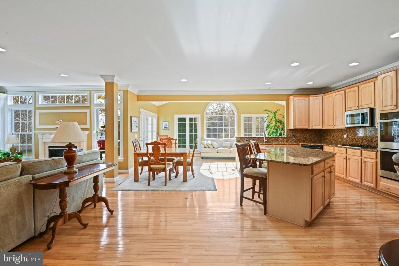 20553 Middlebury St - Photo 7 of 49