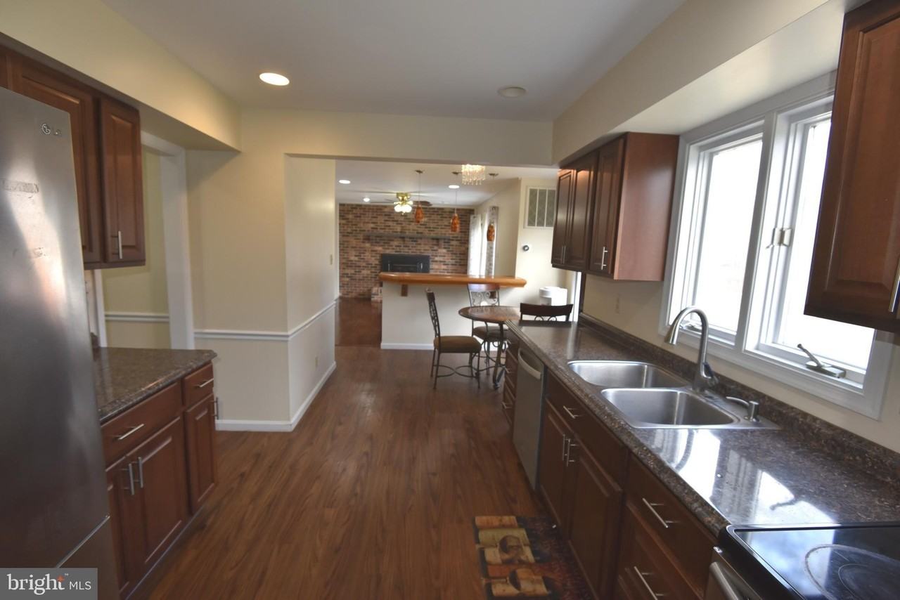 20040 Bobwhite Ln - Photo 3 of 24