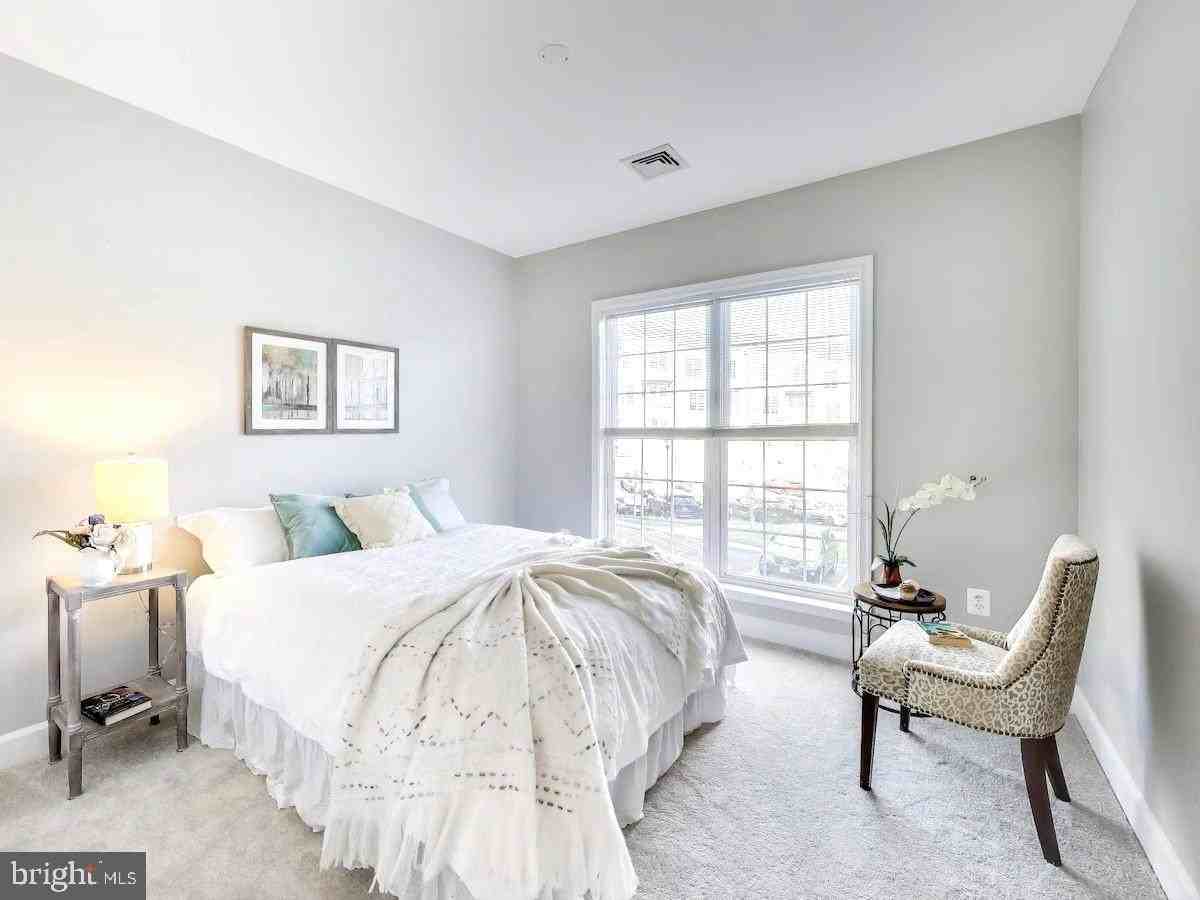 2400 Brookmoor Ln - Photo 6 of 11