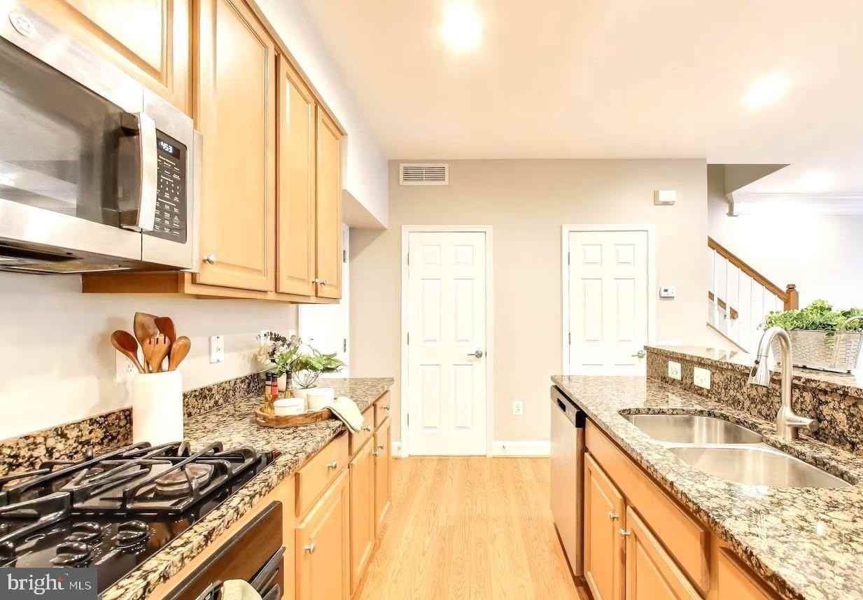 2400 Brookmoor Ln - Photo 7 of 11