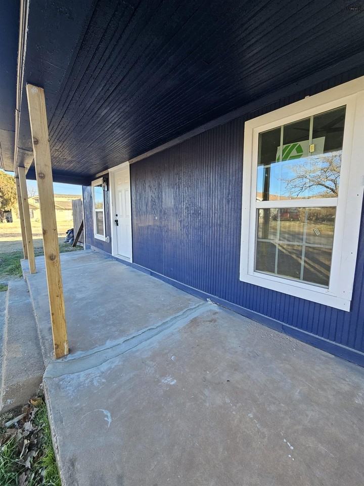 2503 Buchanan St - Photo 2 of 12