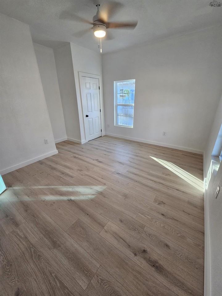 2503 Buchanan St - Photo 5 of 12