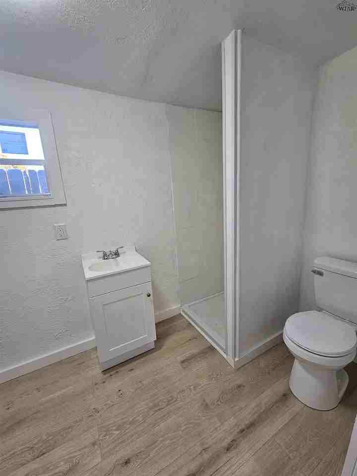 2503 Buchanan St - Photo 6 of 12