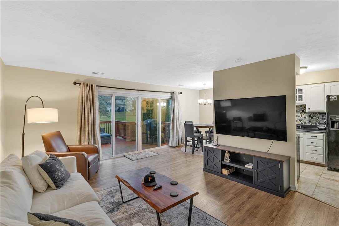 57 Monmouth Dr - Photo 3 of 11