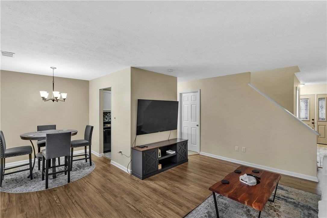 57 Monmouth Dr - Photo 4 of 11