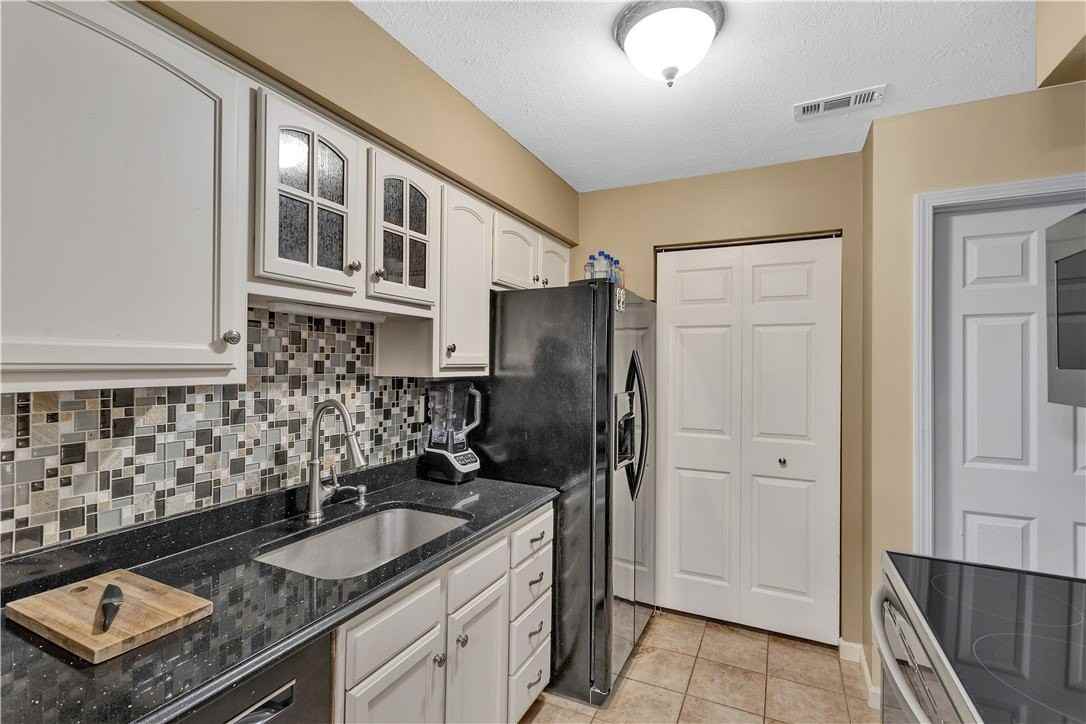 57 Monmouth Dr - Photo 5 of 11