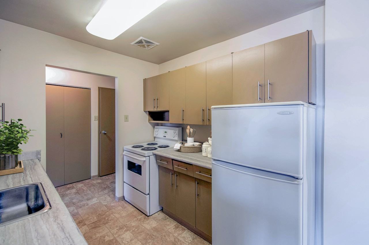 Century Selkirk - Photo 5 of 13