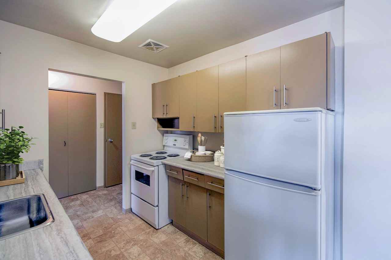 Century Selkirk - Photo 7 of 13