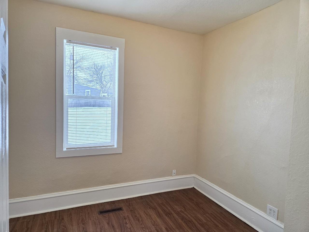 2210 Penn Ave N #1 - Photo 4 of 24