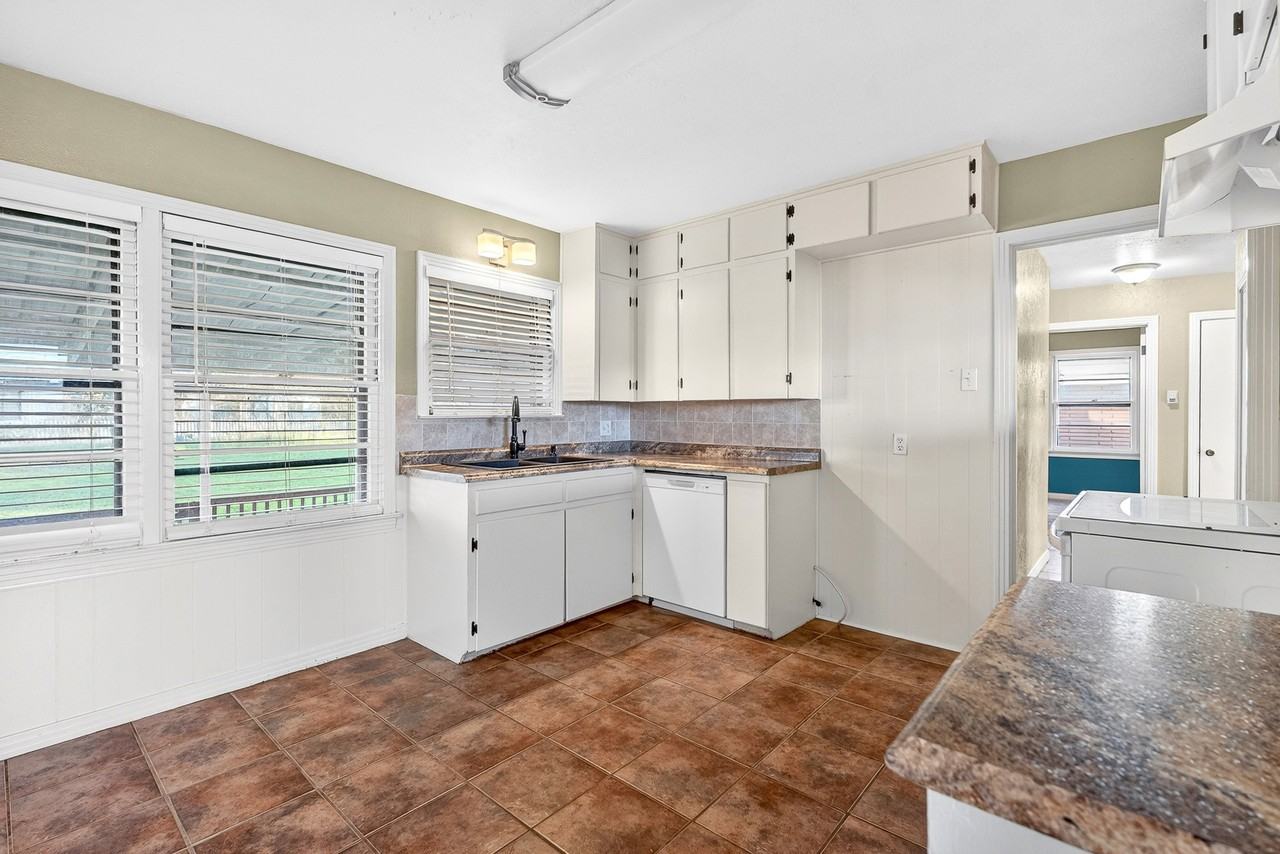 1801 S 47th St #1 - Photo 3 of 13