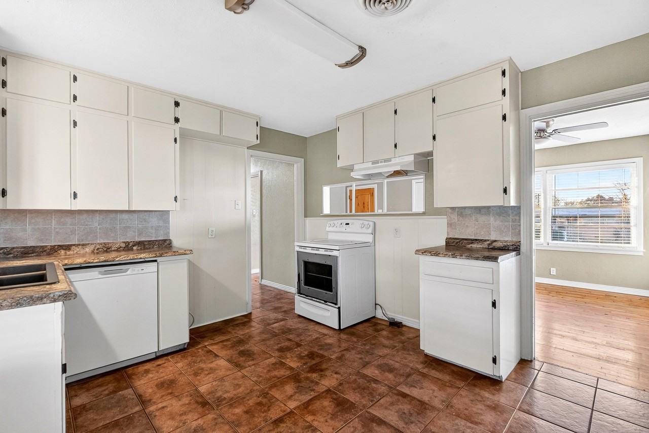 1801 S 47th St #1 - Photo 4 of 13