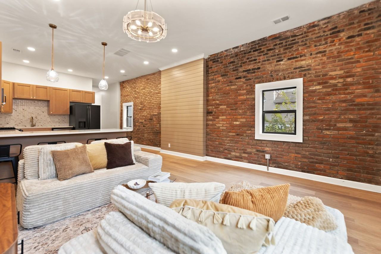 825 E Chestnut St #1 - Photo 2 of 10