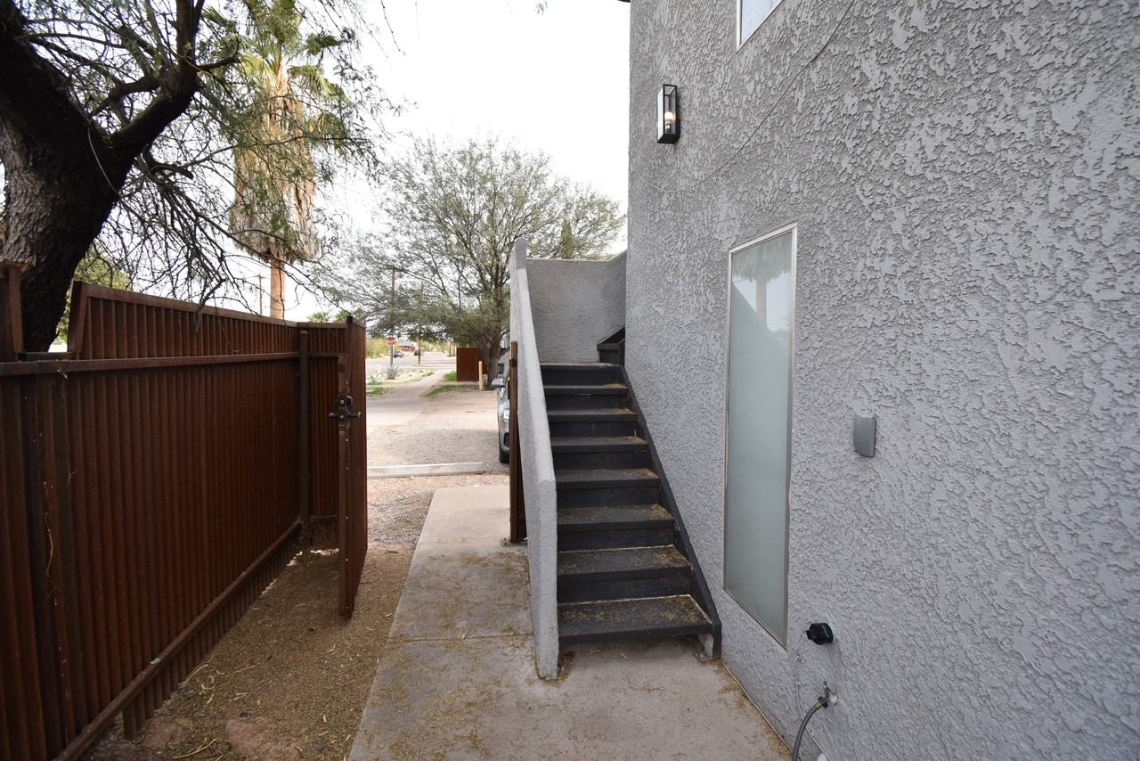 152 E 21st St #1 - Photo 3 of 10