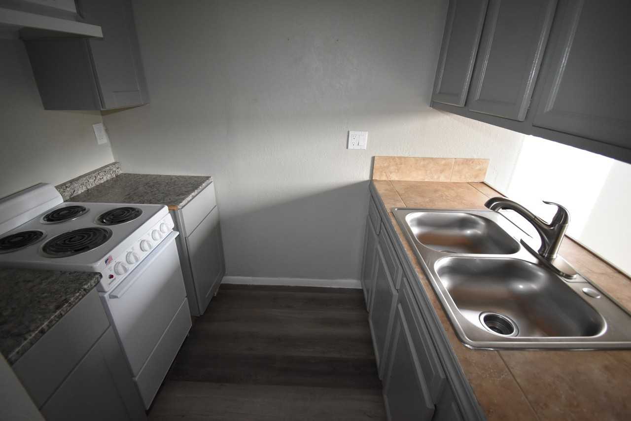 152 E 21st St #1 - Photo 6 of 10