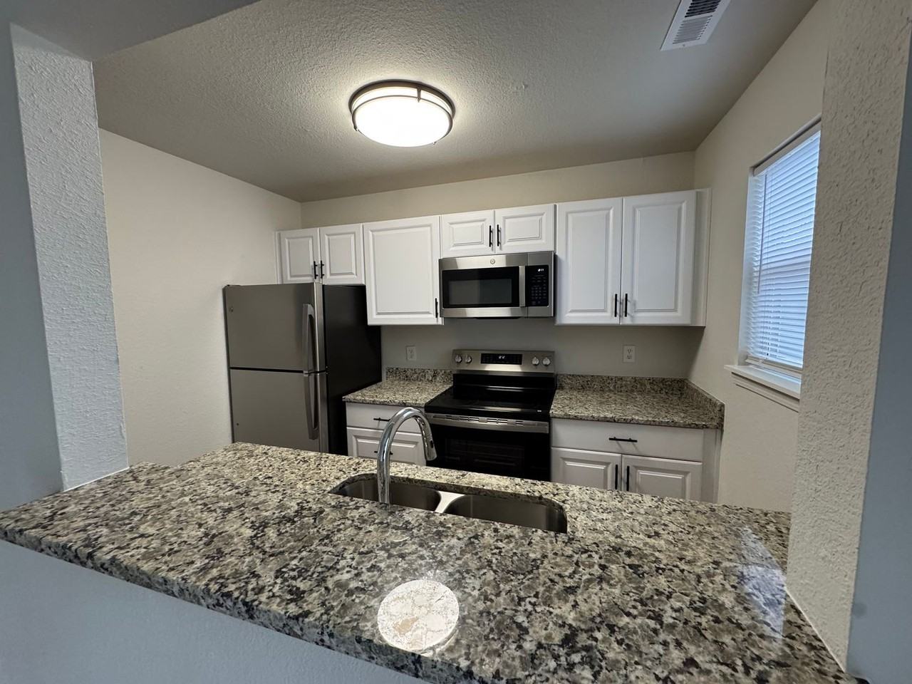 Summer Tree Townhomes, LLC - Photo 5 of 38