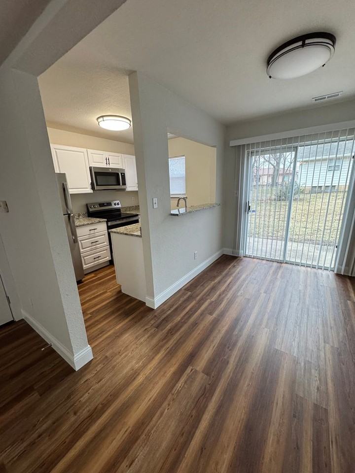 Summer Tree Townhomes, LLC - Photo 6 of 38