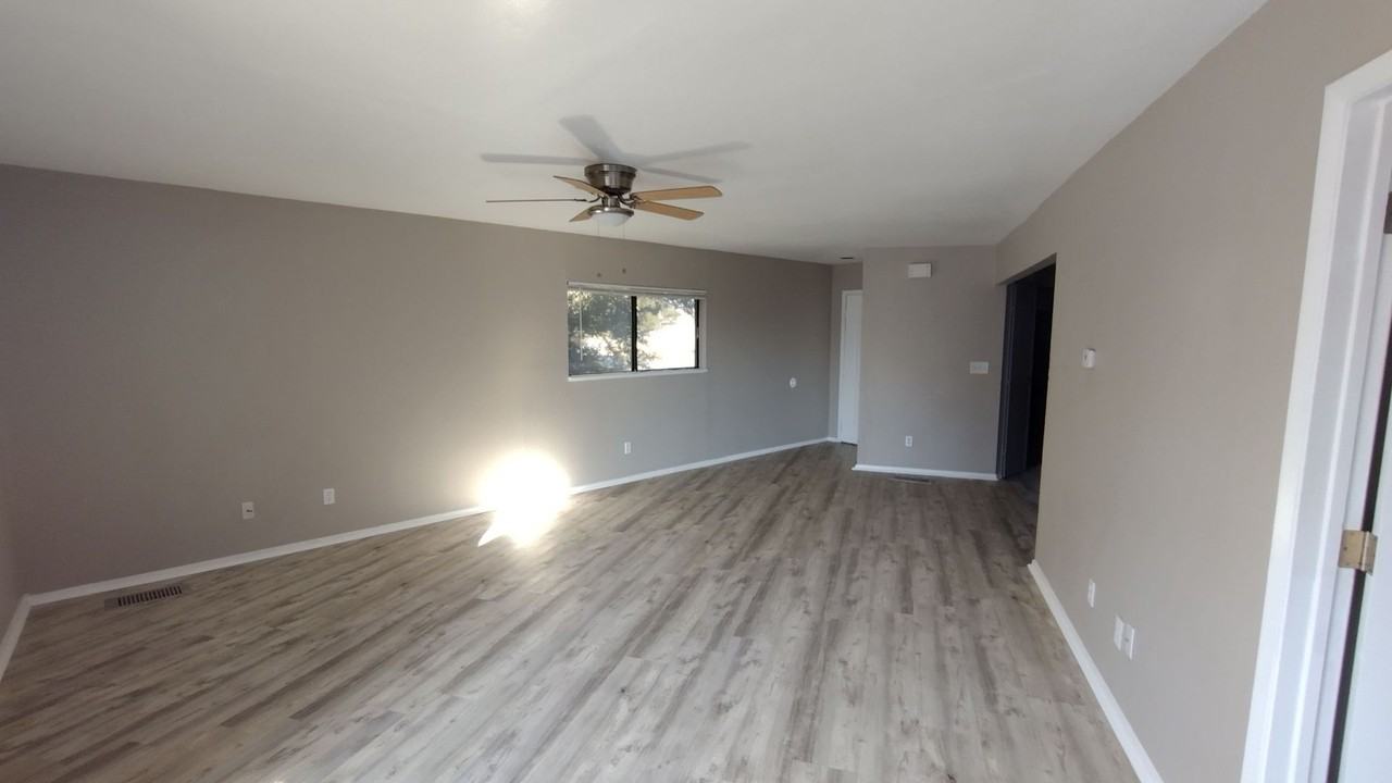 4015 Apache Circle - Photo 4 of 32