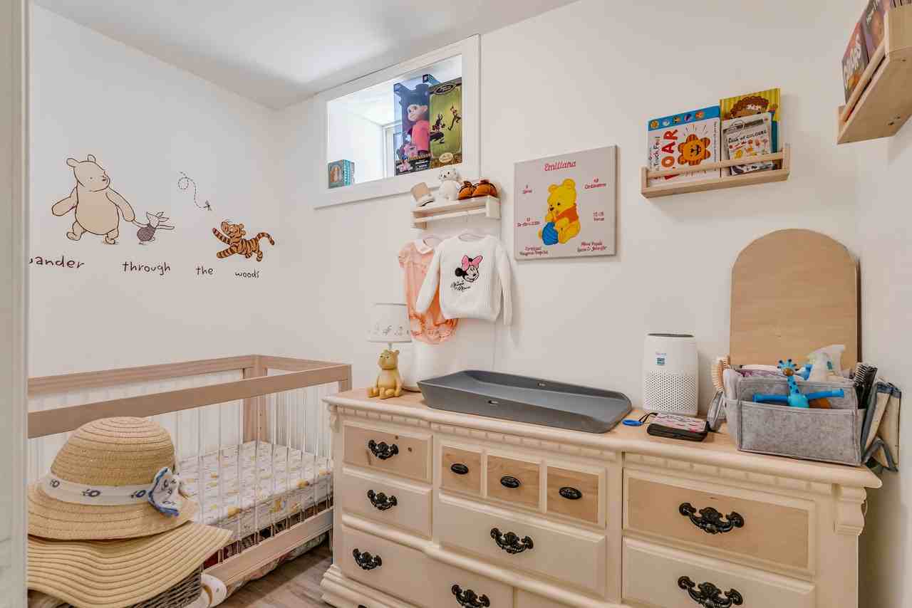 Ossington Ave & Dundas St W - Photo 7 of 9