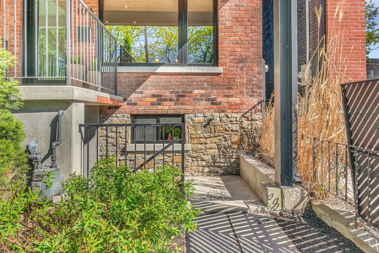 Ossington Ave & Dundas St W - Photo 2 of 9