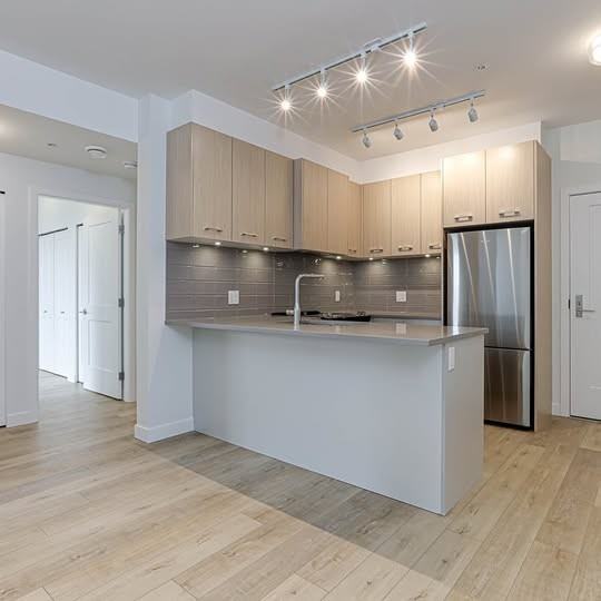 4933 Clarendon Street #201 - Photo 2 of 8