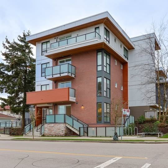 4933 Clarendon Street #201 - Photo 4 of 8