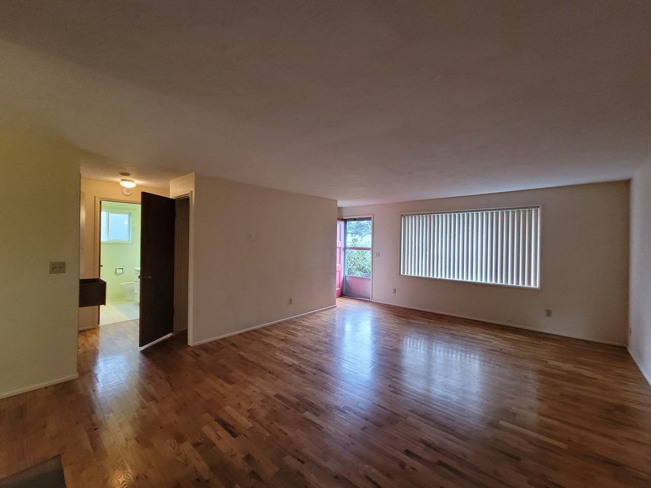 3580 Hilyard St - Photo 4 of 17