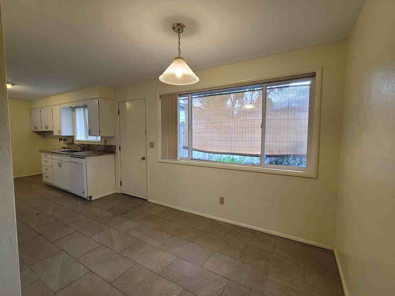 3580 Hilyard St - Photo 5 of 17