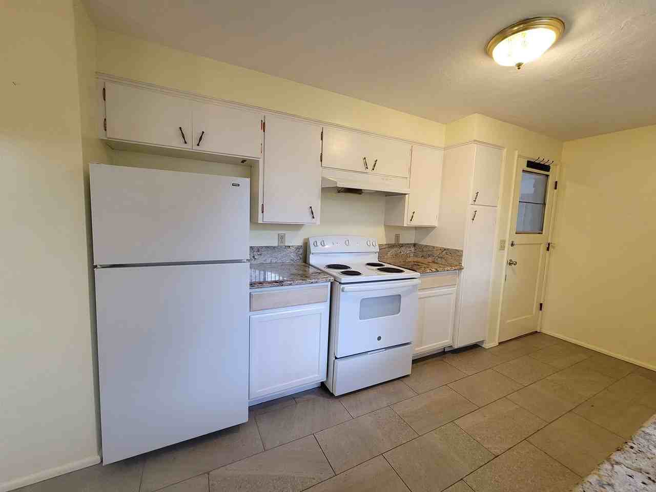 3580 Hilyard St - Photo 6 of 17