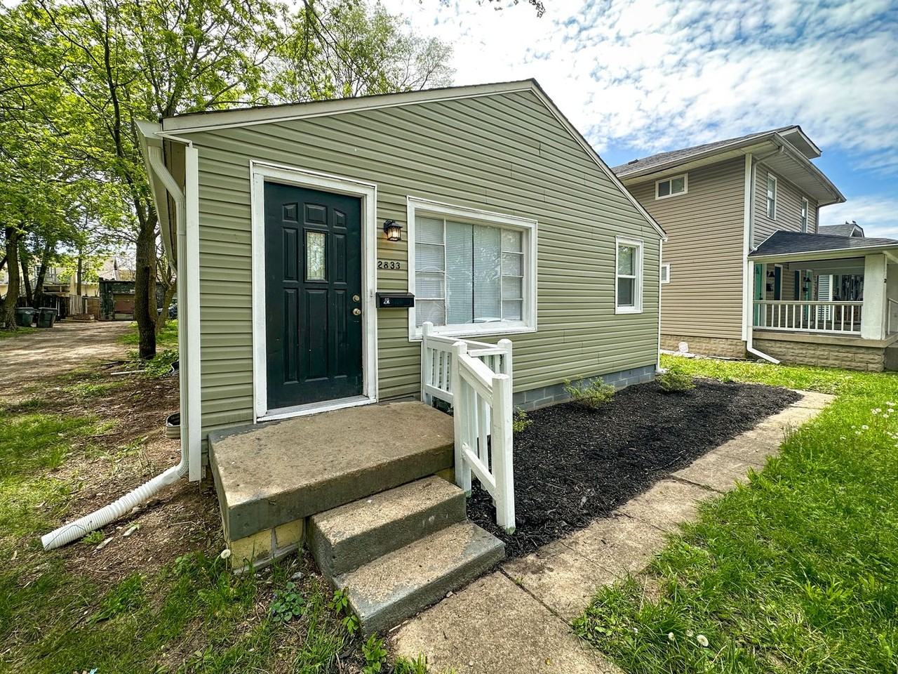 2833 E Vermont St - Photo 3 of 23