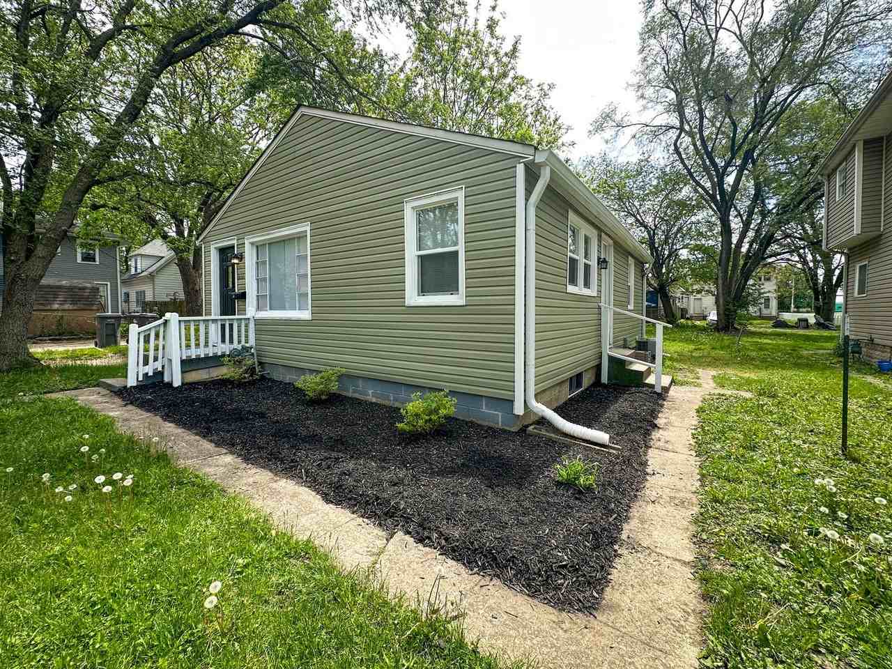 2833 E Vermont St - Photo 5 of 23