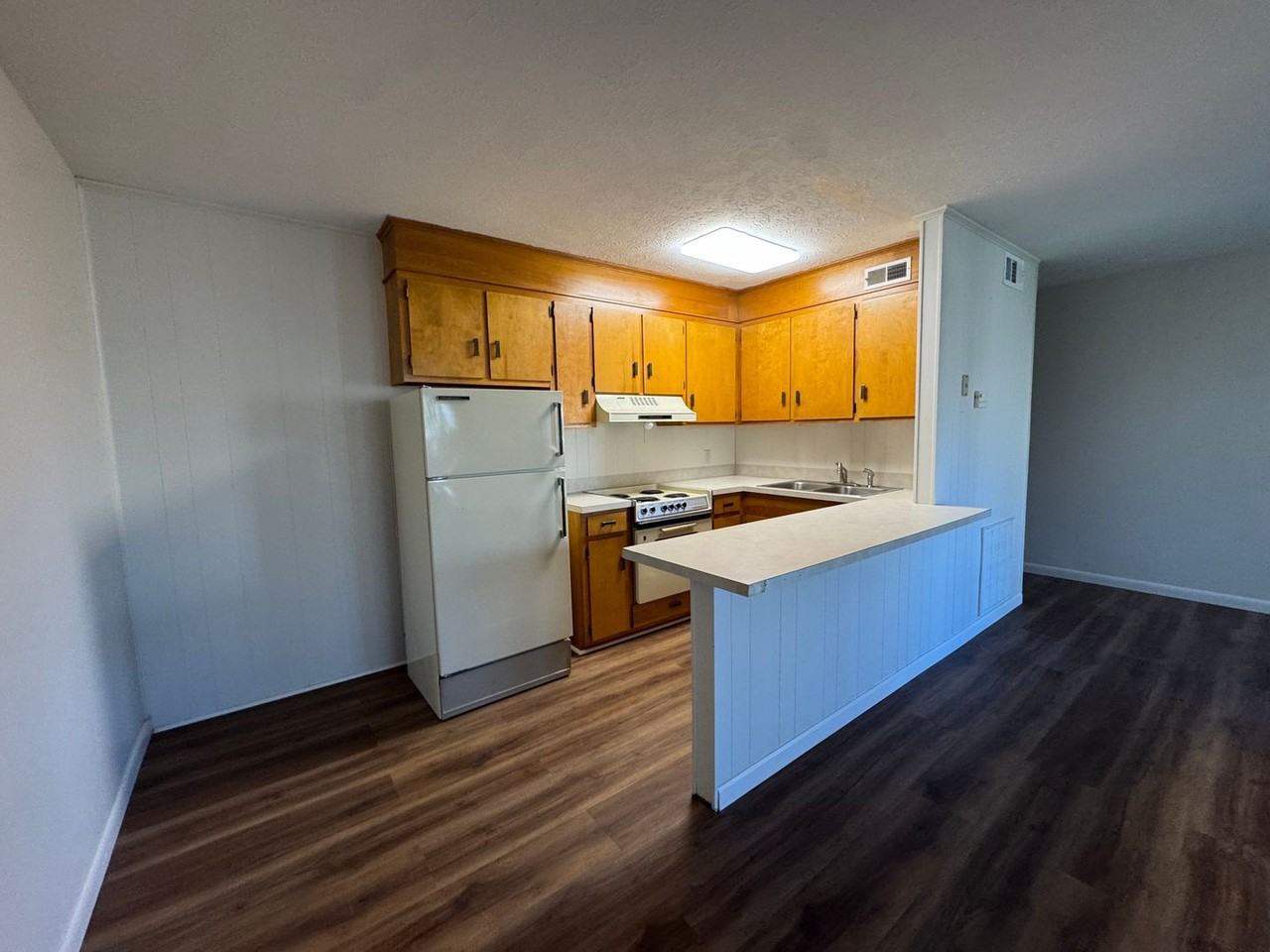 400 Cranbrook Ave Se - Photo 3 of 12