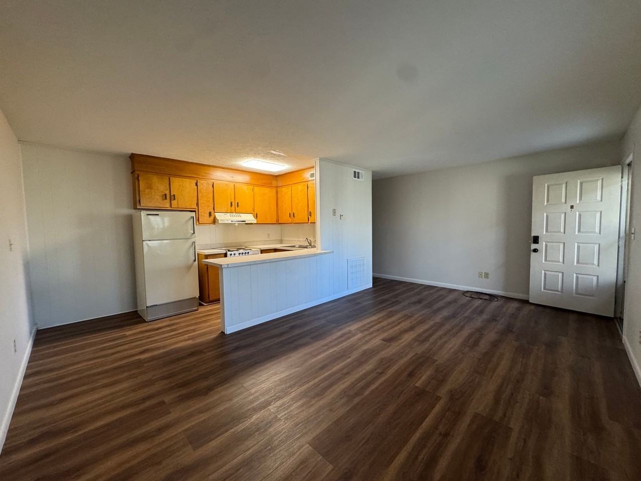 400 Cranbrook Ave Se - Photo 4 of 12