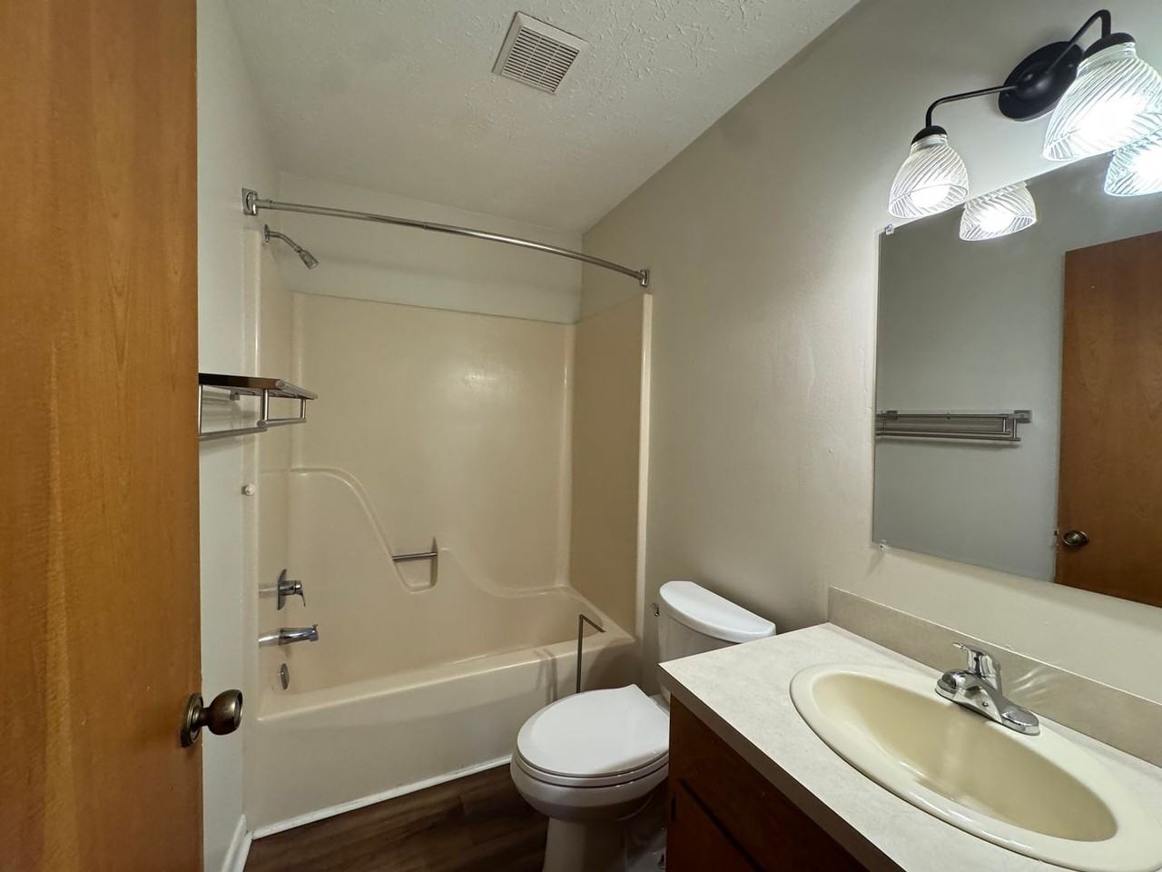 400 Cranbrook Ave Se - Photo 6 of 12