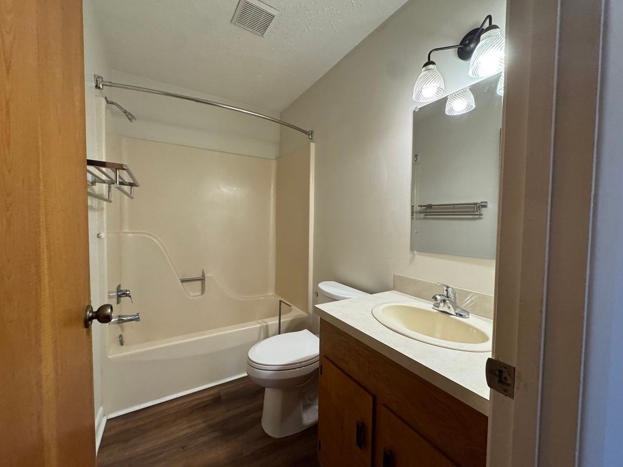 400 Cranbrook Ave Se - Photo 7 of 12