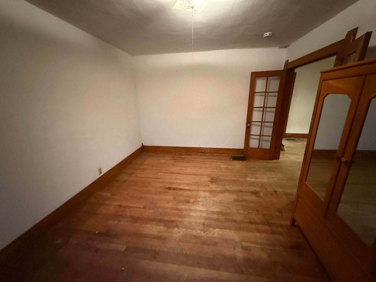 208 Freeman Ave - Photo 3 of 5