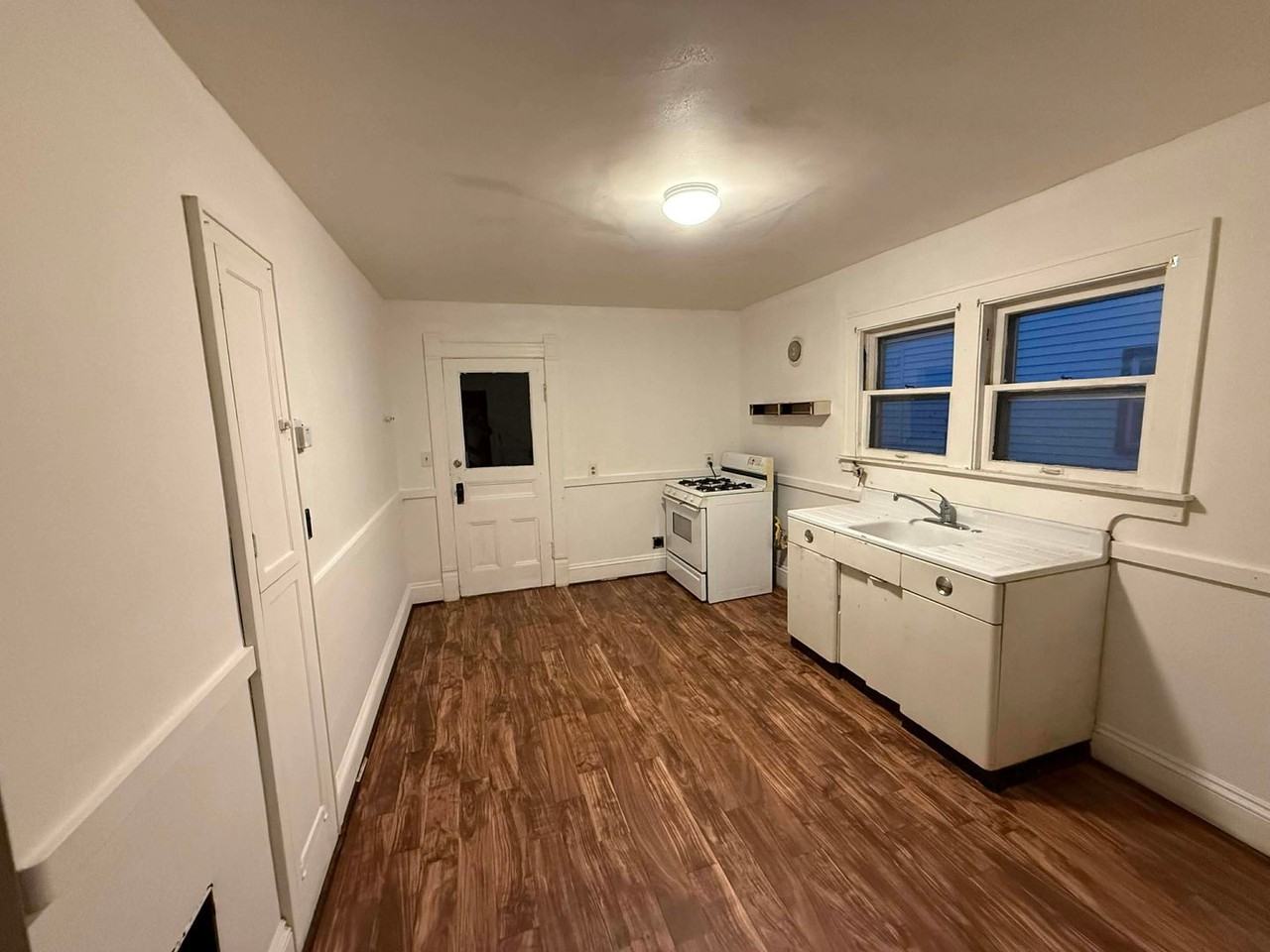 208 Freeman Ave - Photo 4 of 5