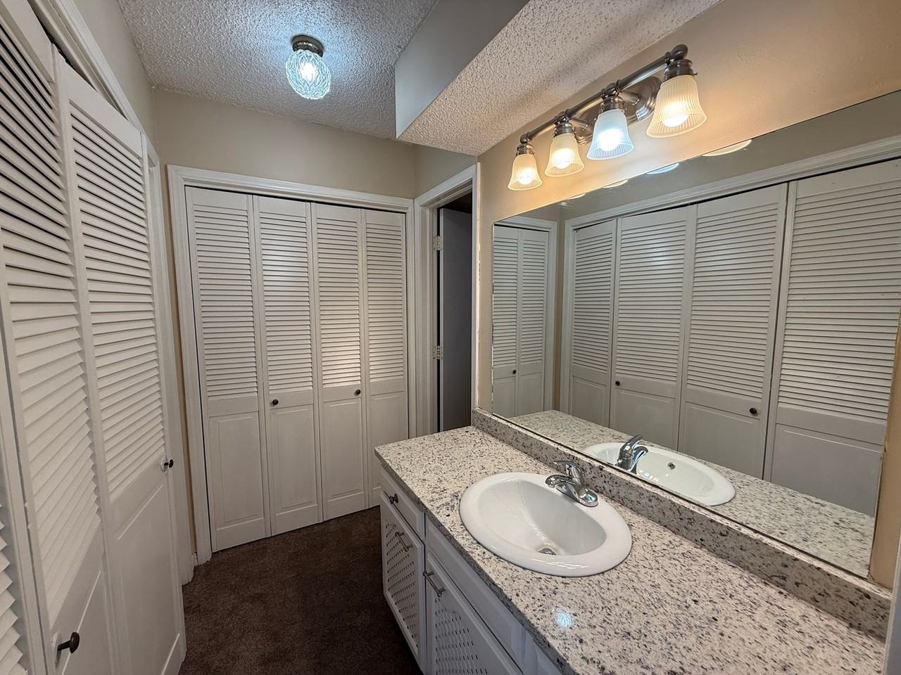 6910 E 93rd St - Photo 5 of 24