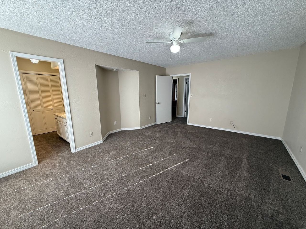 6910 E 93rd St - Photo 6 of 24