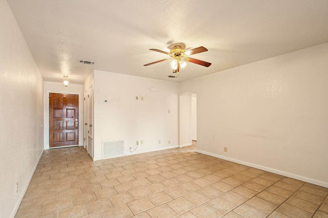 104 Paloma Dr - Photo 2 of 17