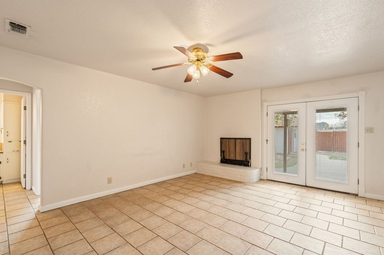 104 Paloma Dr - Photo 3 of 17