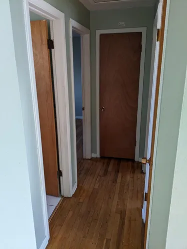 352 Laurel St - Photo 3 of 8